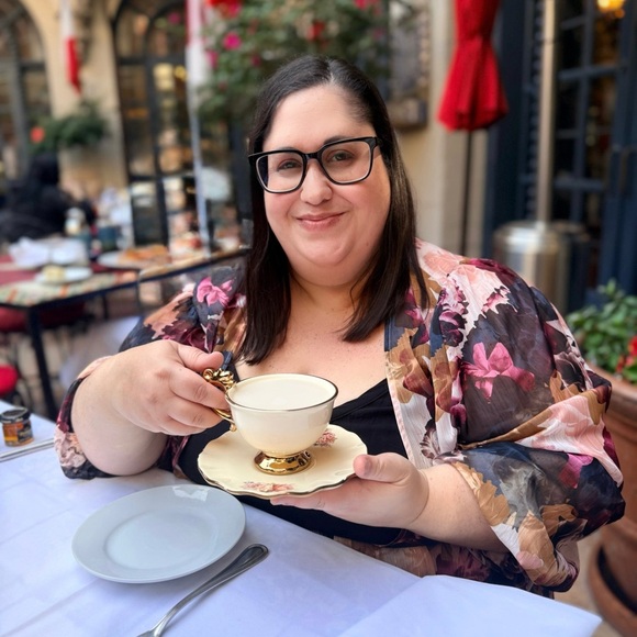 GOING LIVE @lauradosaj Come hang out! Lots of deals! - Picture 4 of 15